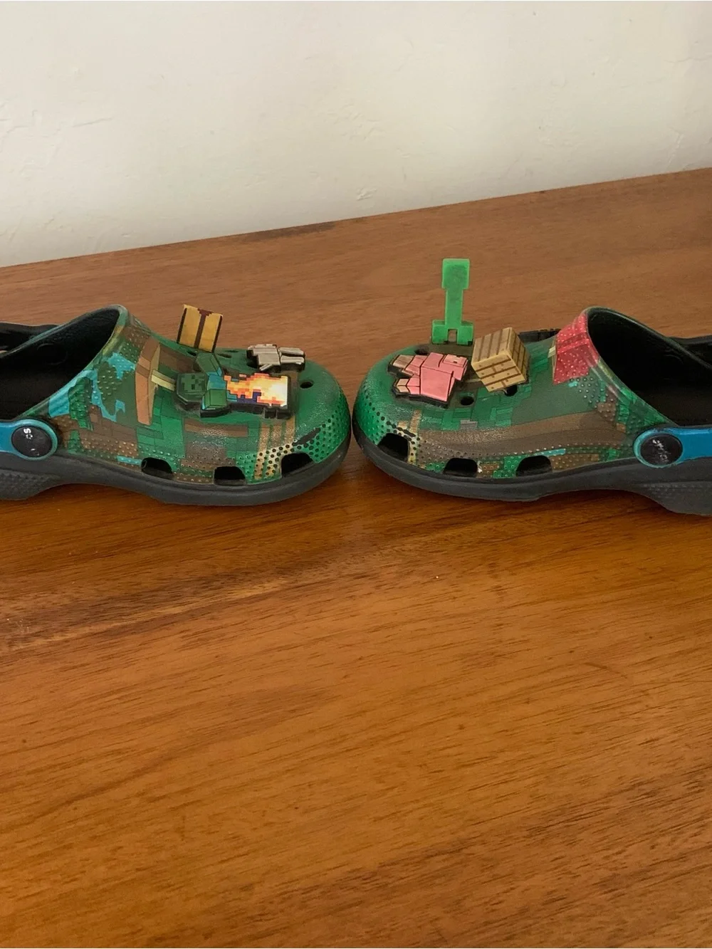 CROCS Kids Green Pixel Camo Clog with Minecraft Jibbitz